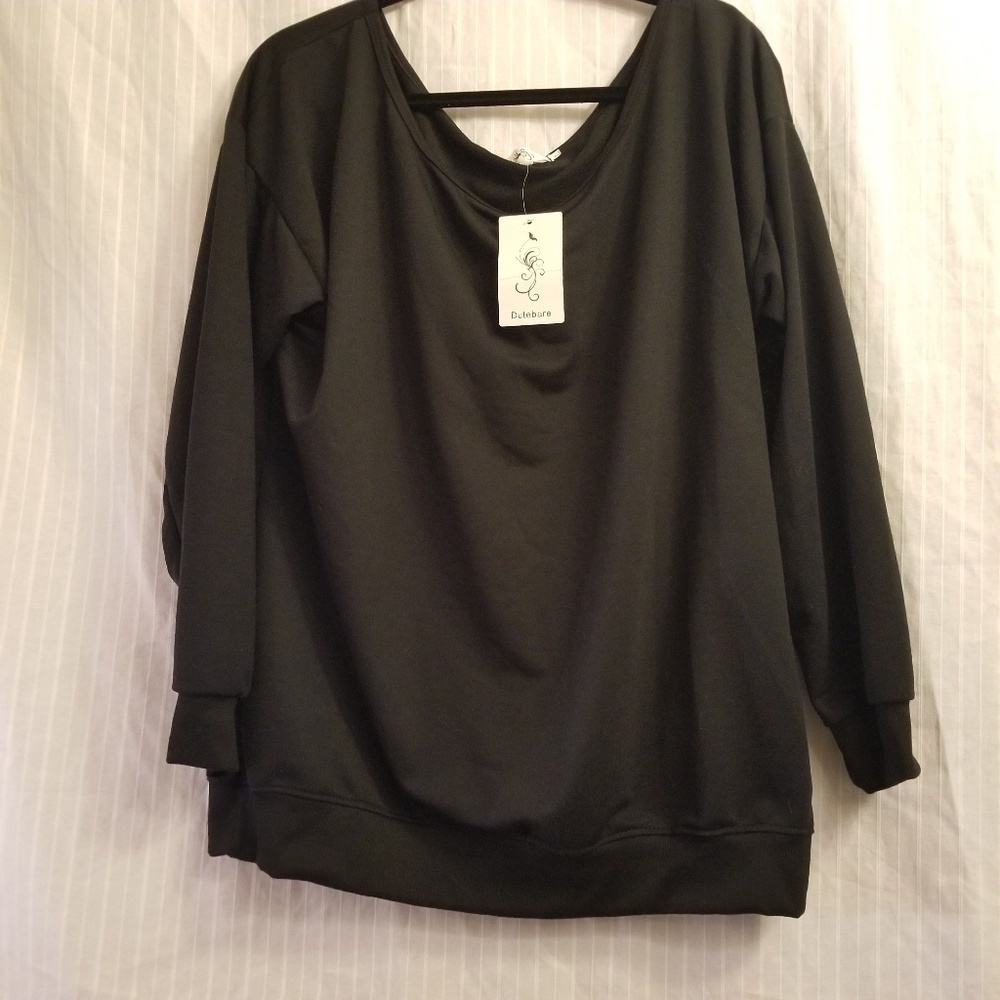 Black large scoop neck sweater comfy. B27
